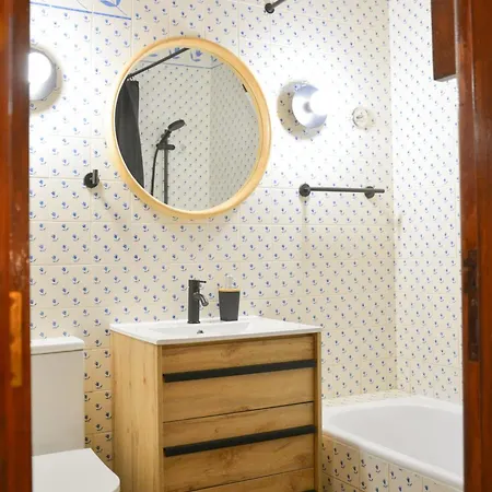 Casa Azul - 2min Walk To The Beach, In The Historical Center Of شقة سيسيمبرا