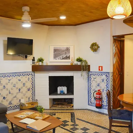 Casa Azul - 2min Walk To The Beach, In The Historical Center Of * Sesimbra