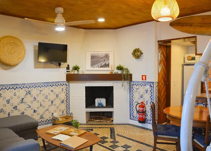 Casa Azul - 2min Walk To The Beach, In The Historical Center Of * Sesimbra